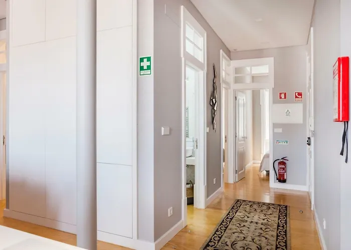 Breath-taking River & View Stunning 3 Bedrooms & 3 Bathrooms With Ac Alfama Castle District 1st Floor Lejlighed *