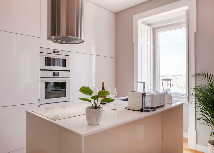 Breath-taking River & View Stunning 3 Bedrooms & 3 Bathrooms With Ac Alfama Castle District 1st Floor Lisboa