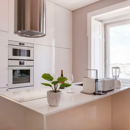 Breath-taking River & View Stunning 3 Bedrooms & 3 Bathrooms With Ac Alfama Castle District 1st Floor Lisboa