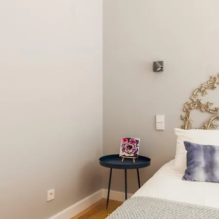 Breath-taking River & View Stunning 3 Bedrooms & 3 Bathrooms With Ac Alfama Castle District 1st Floor * Lisboa