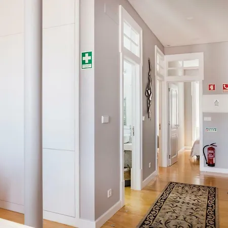 Breath-taking River & View Stunning 3 Bedrooms & 3 Bathrooms With Ac Alfama Castle District 1st Floor Lejlighed *