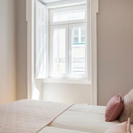 Breath-taking River & View Stunning 3 Bedrooms & 3 Bathrooms With Ac Alfama Castle District 1st Floor Lisboa