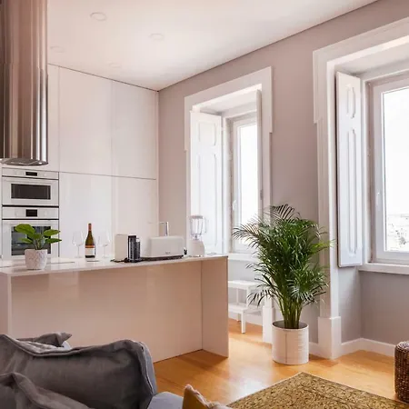 Breath-taking River & View Stunning 3 Bedrooms & 3 Bathrooms With Ac Alfama Castle District 1st Floor Lejlighed