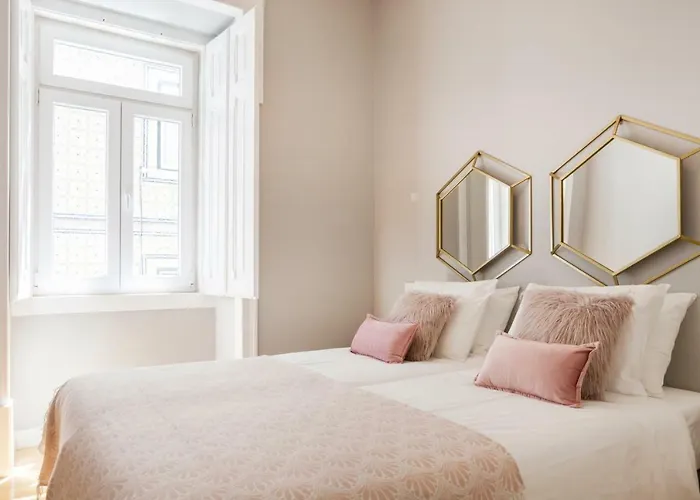 Breath-taking River & View Stunning 3 Bedrooms & 3 Bathrooms With Ac Alfama Castle District 1st Floor Daire Lisboa