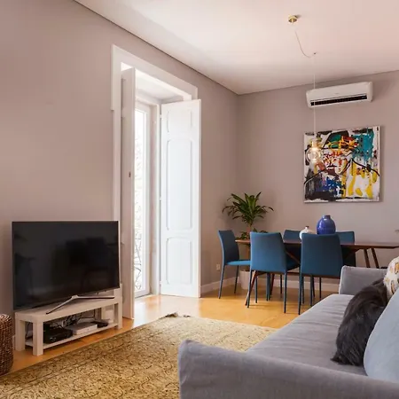 Breath-taking River & View Stunning 3 Bedrooms & 3 Bathrooms With Ac Alfama Castle District 1st Floor 아파트 리스본