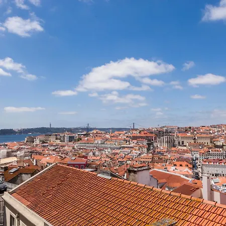 Apartman Breath-taking River & View Stunning 3 Bedrooms & 3 Bathrooms With Ac Alfama Castle District 1st Floor *