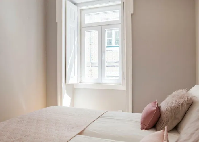 Breath-taking River & View Stunning 3 Bedrooms & 3 Bathrooms With Ac Alfama Castle District 1st Floor Lisboa