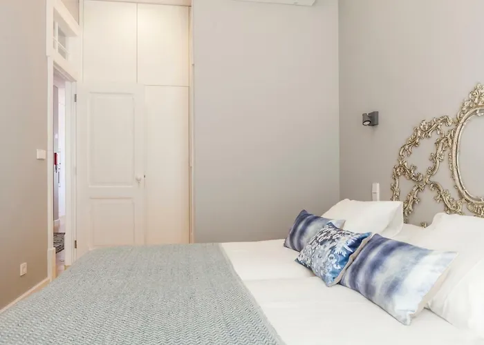 Breath-taking River & View Stunning 3 Bedrooms & 3 Bathrooms With Ac Alfama Castle District 1st Floor