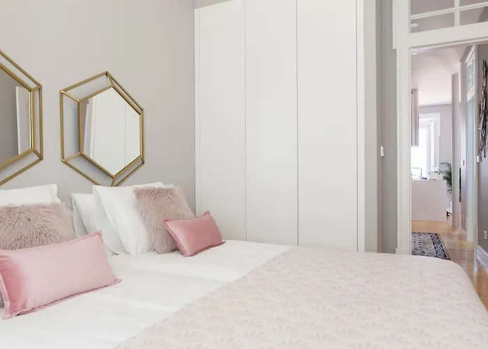 Apartman Breath-taking River & View Stunning 3 Bedrooms & 3 Bathrooms With Ac Alfama Castle District 1st Floor